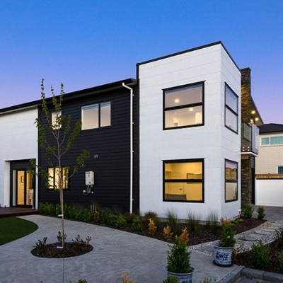 FULL-HOUSE-SHOT-SN-1.jpg